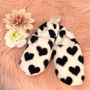Heart Slippers With Gripper Non Slip Bottom Sz M/L NEW!